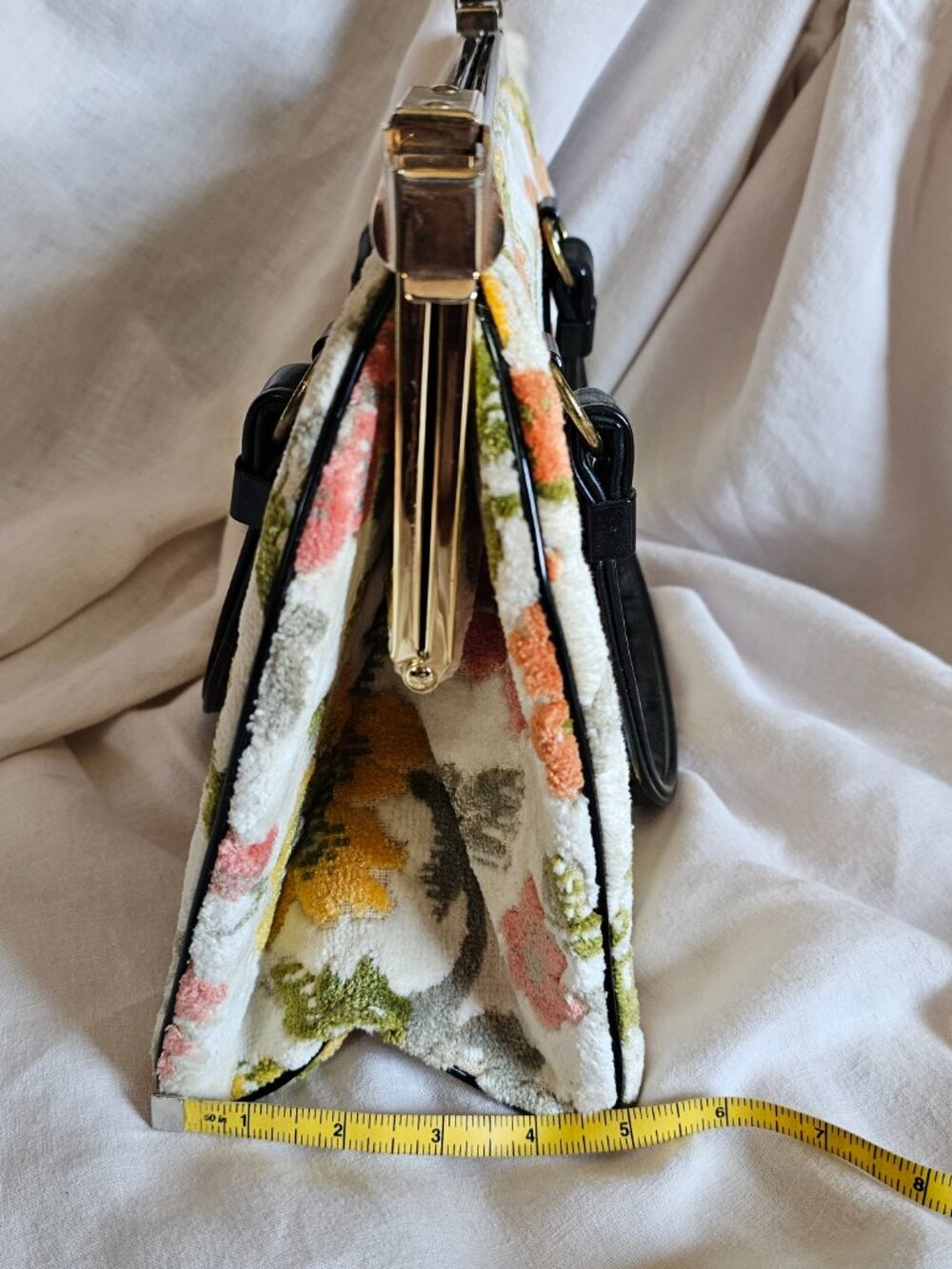 Vintage 1960's Floral Tapestry Carpet Bag Satchel with Patent Trim - Picture 8 of 8